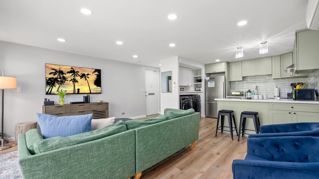 Photo of Livingroom in Waikiki