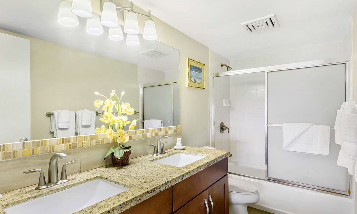 Photo of Bathroom in Kahana