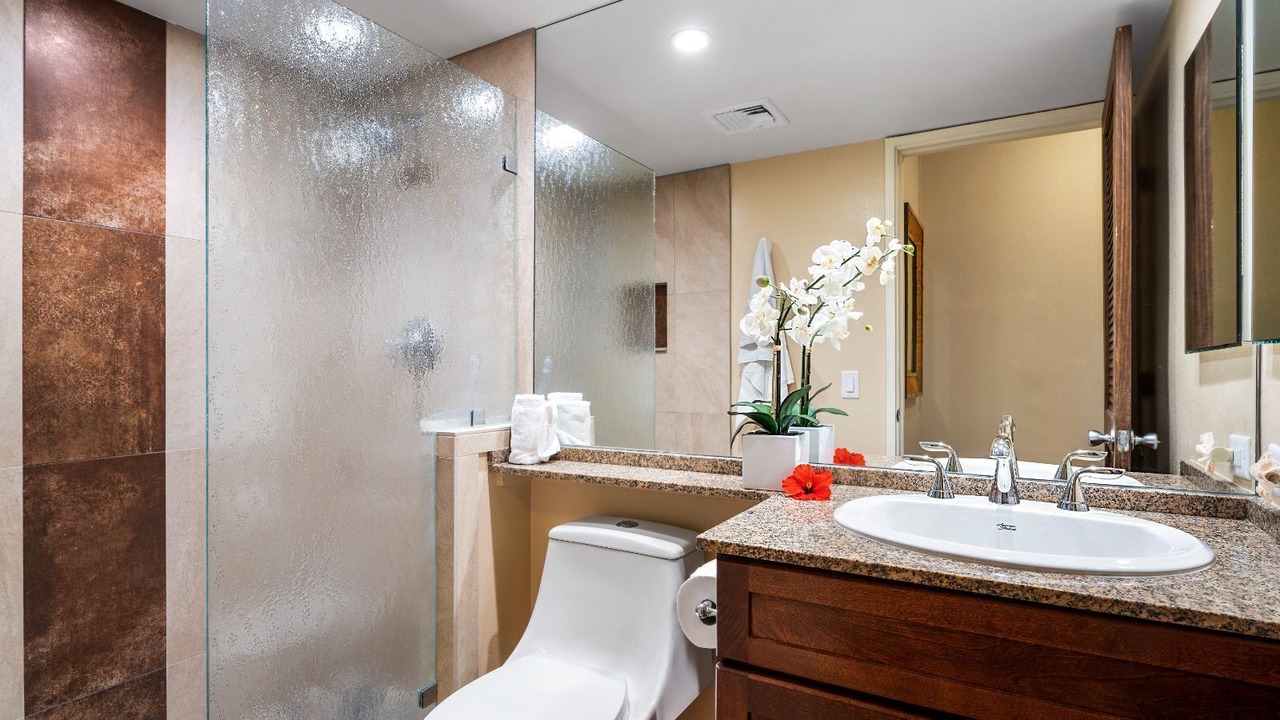 Photo of Bathroom in Historic Kailua Village