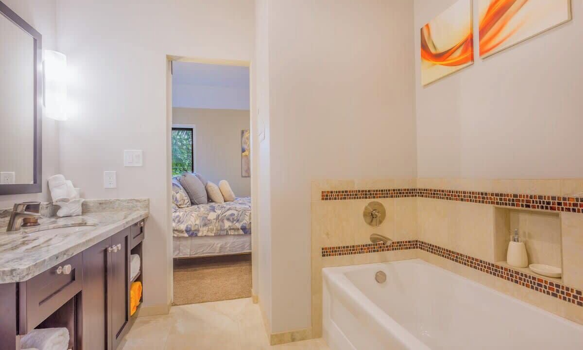 Photo of Bathroom in Wailua
