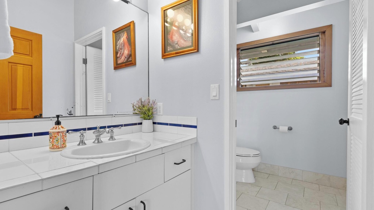 Photo of Bathroom in Kahaluu Bay