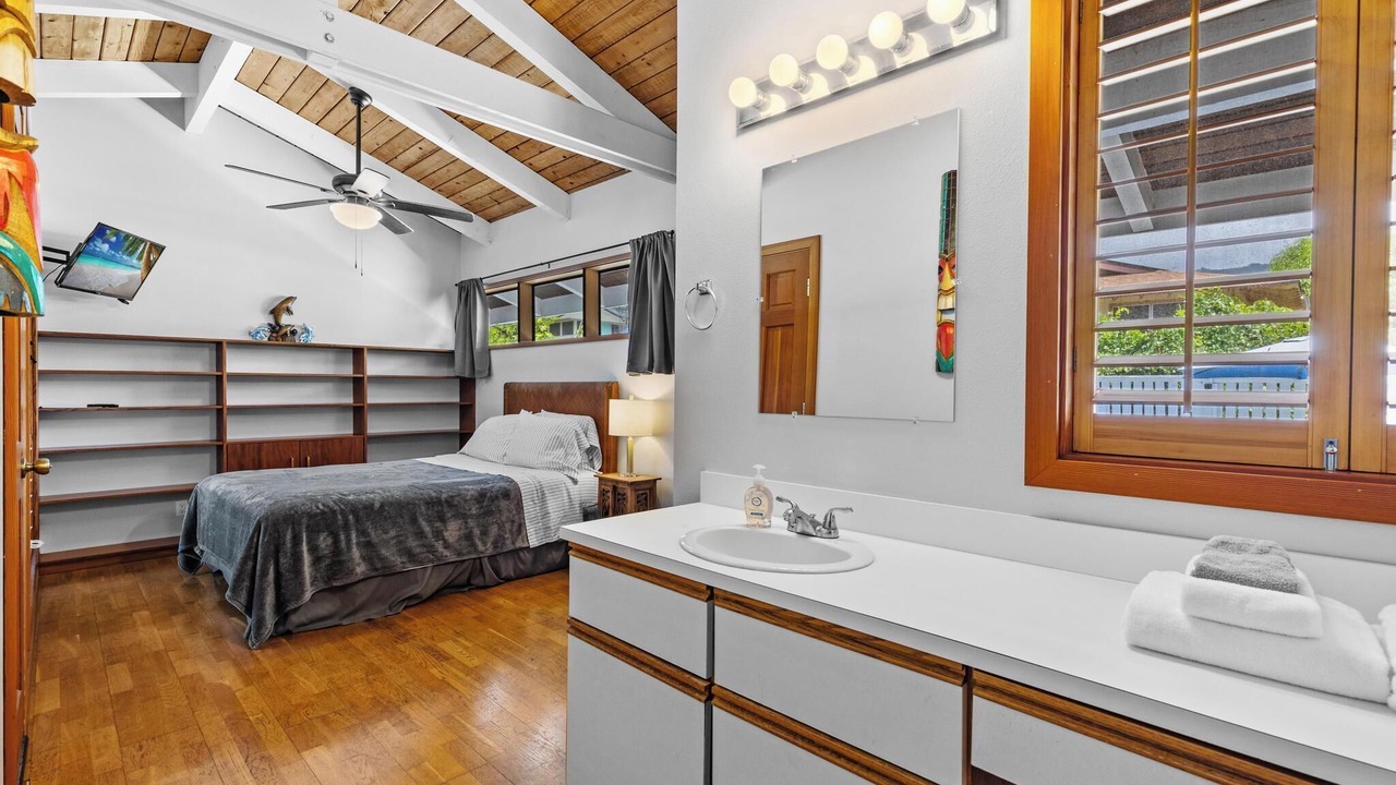 Photo of Bedroom in Kahaluu Bay