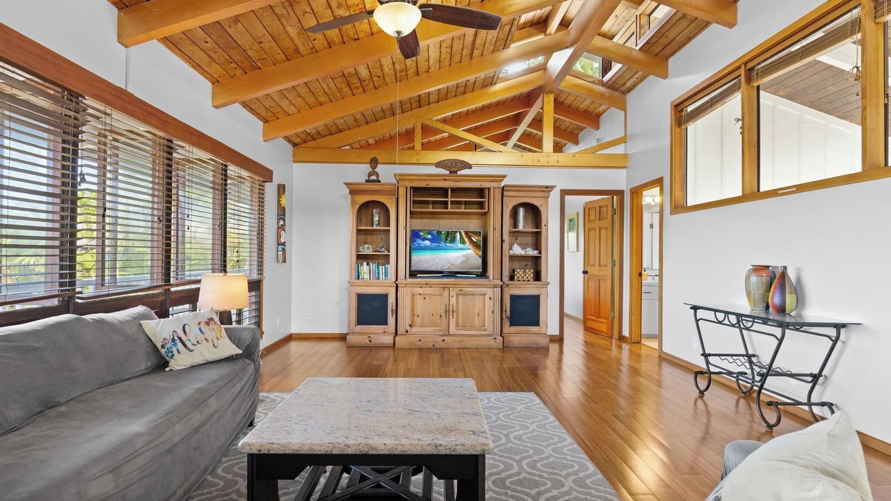 Photo of Livingroom in Kahaluu Bay