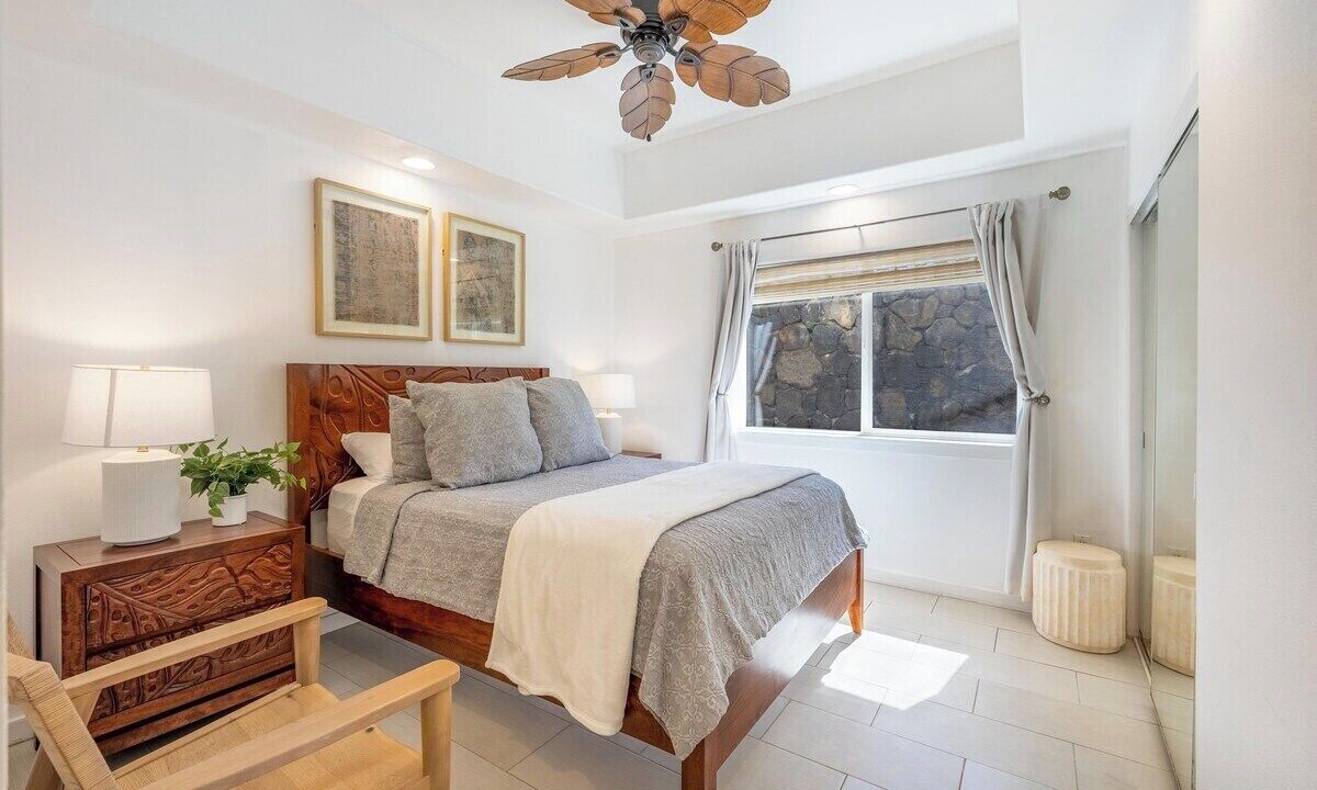 Photo of Bedroom in Kahaluu Bay