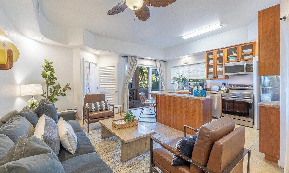 Photo of Livingroom in Kahaluu Bay