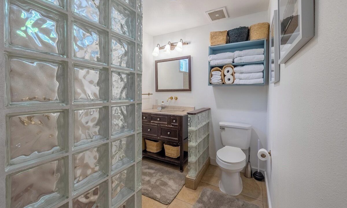 Photo of Bathroom in Kahaluu Bay