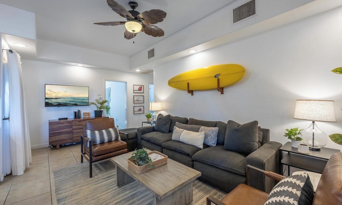 Photo of Livingroom in Kahaluu Bay