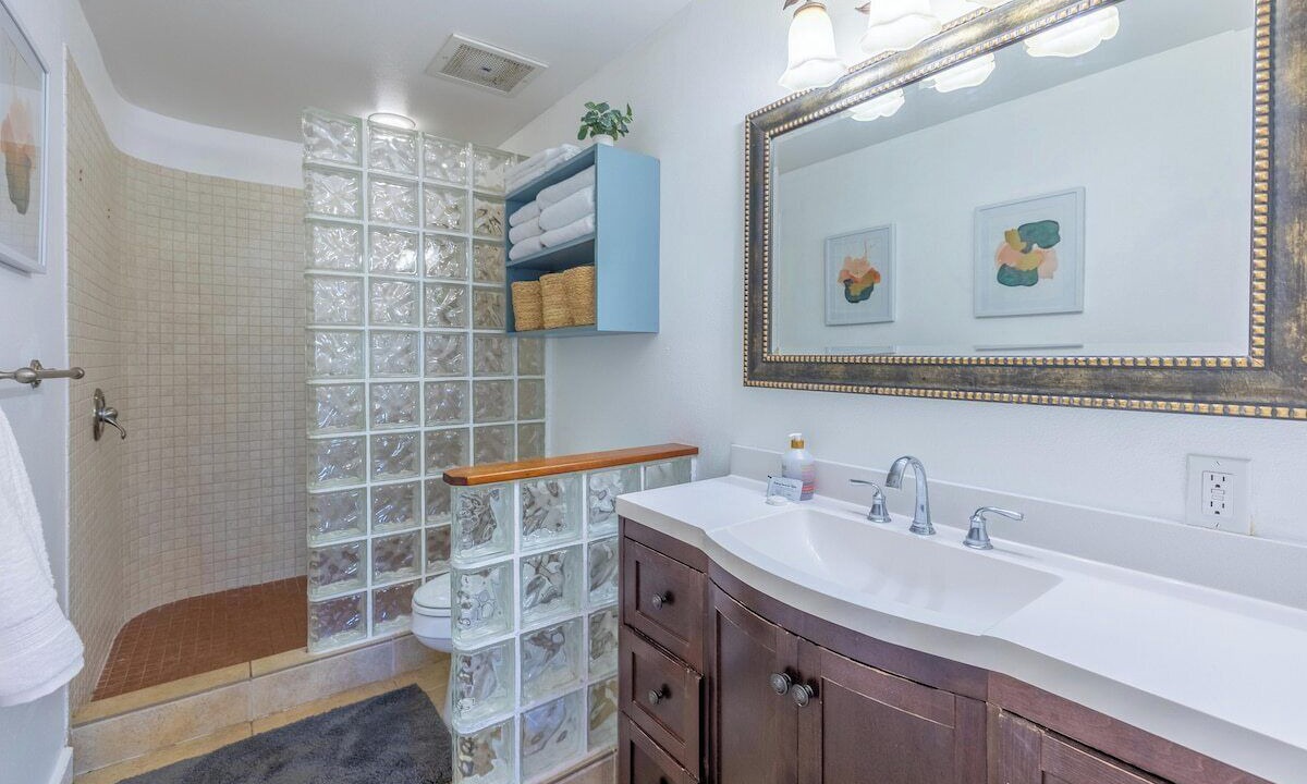 Photo of Bathroom in Kahaluu Bay