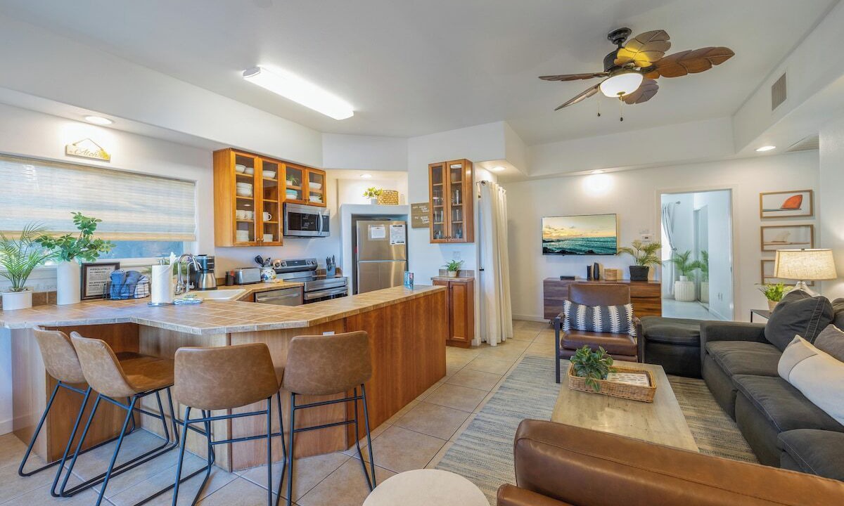 Photo of Livingroom in Kahaluu Bay