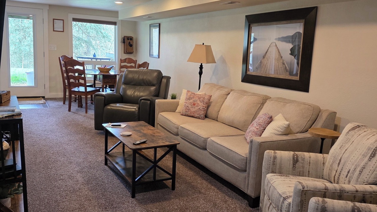Photo of Livingroom in Colbert