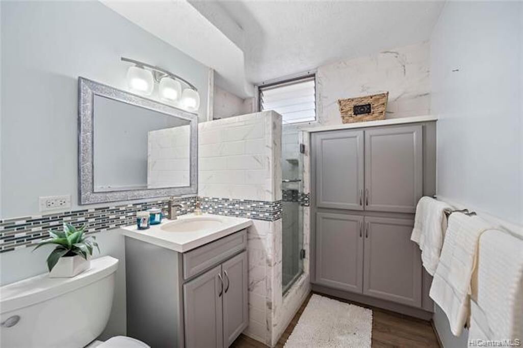Photo of Bathroom in Diamond Head - Kapahulu - St. Louis