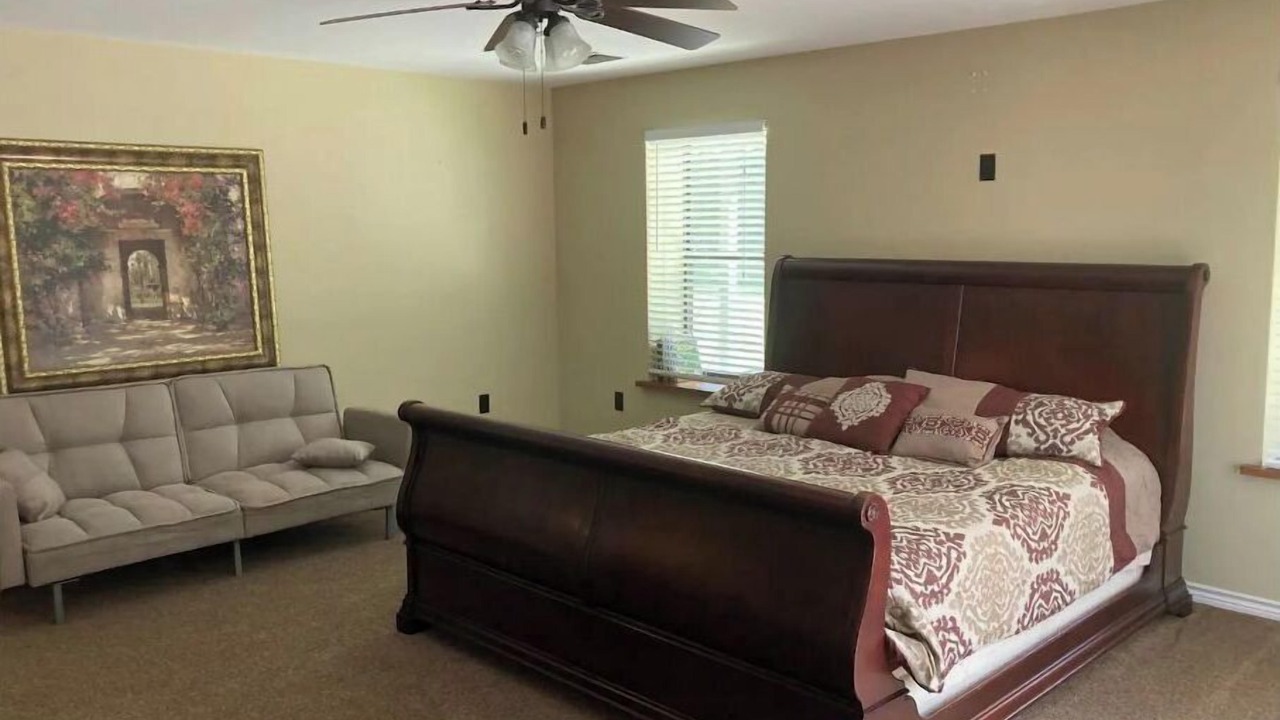 Photo of Bedroom in Flint