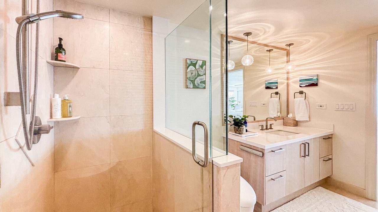 Photo of Bathroom in Diamond Head - Kapahulu - St. Louis