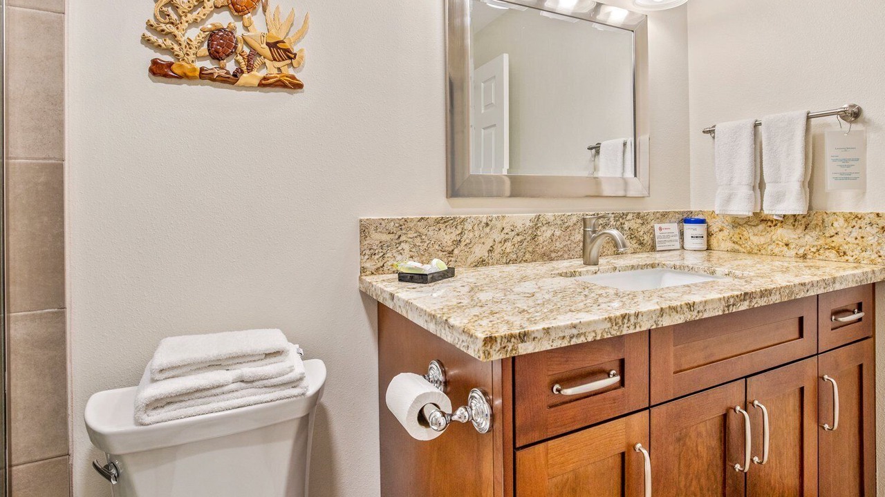 Photo of Bathroom in Historic Lahaina Front Street