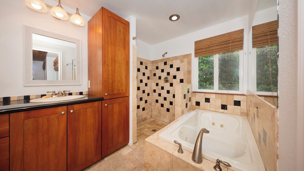 Photo of Bathroom in Volcano