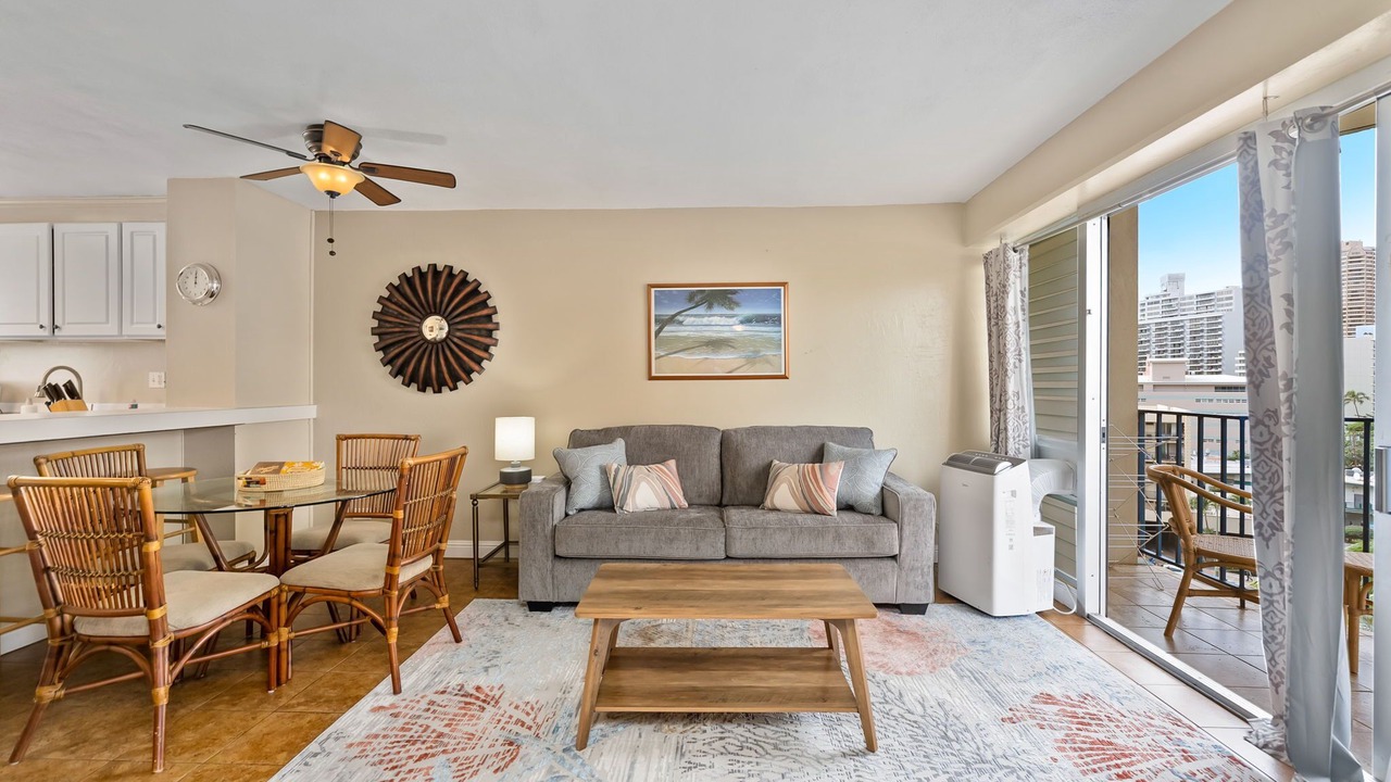Photo of Livingroom in McCully - Moiliili