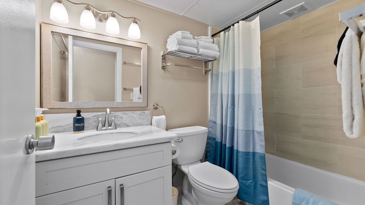 Photo of Bathroom in McCully - Moiliili