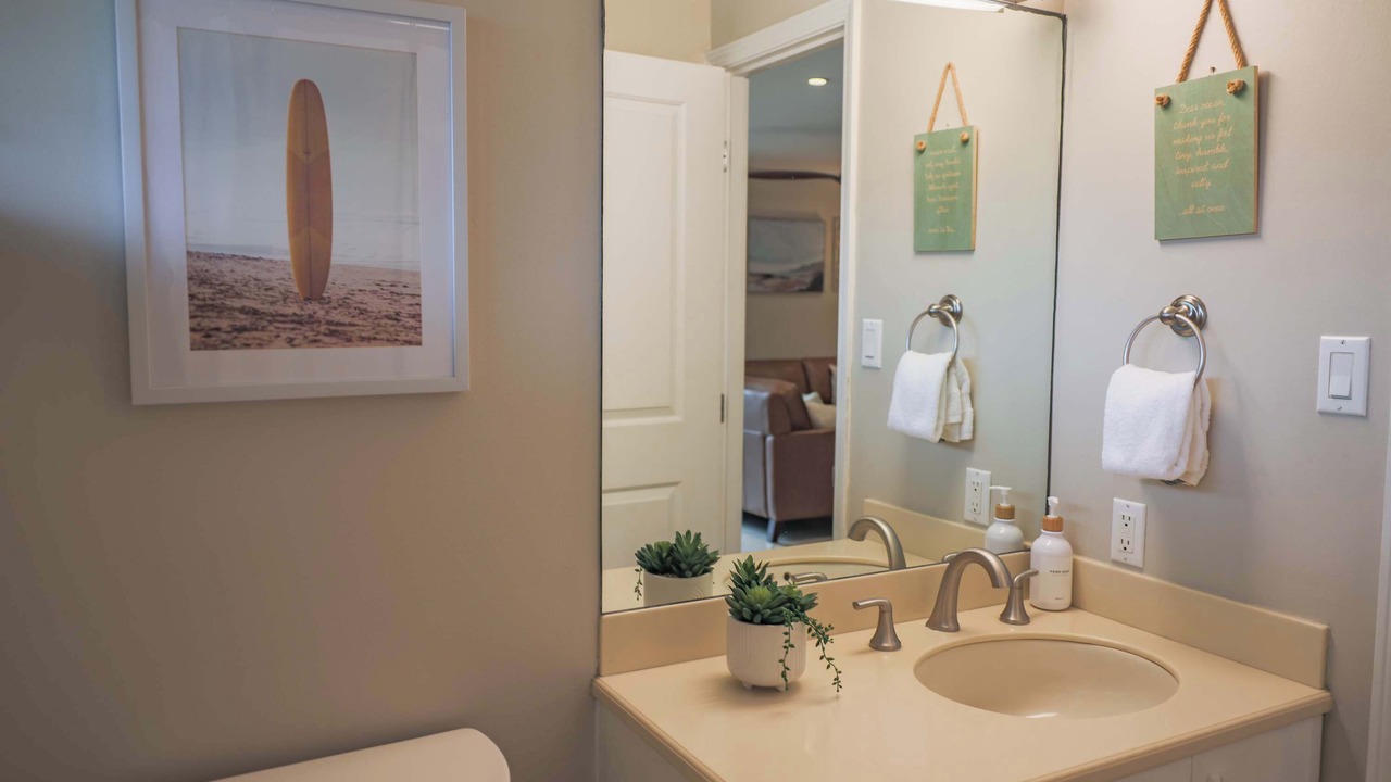 Photo of Bathroom in Historic Lahaina Front Street