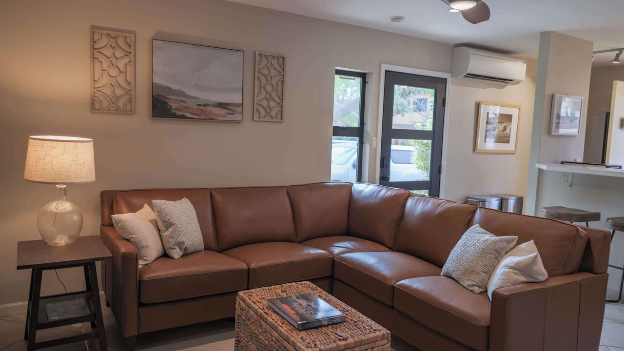 Photo of Livingroom in Historic Lahaina Front Street