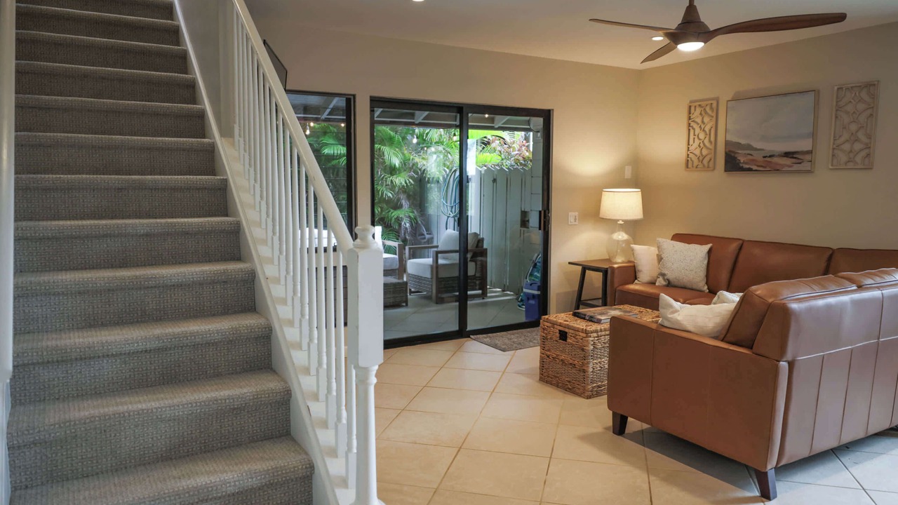 Photo of Livingroom in Historic Lahaina Front Street