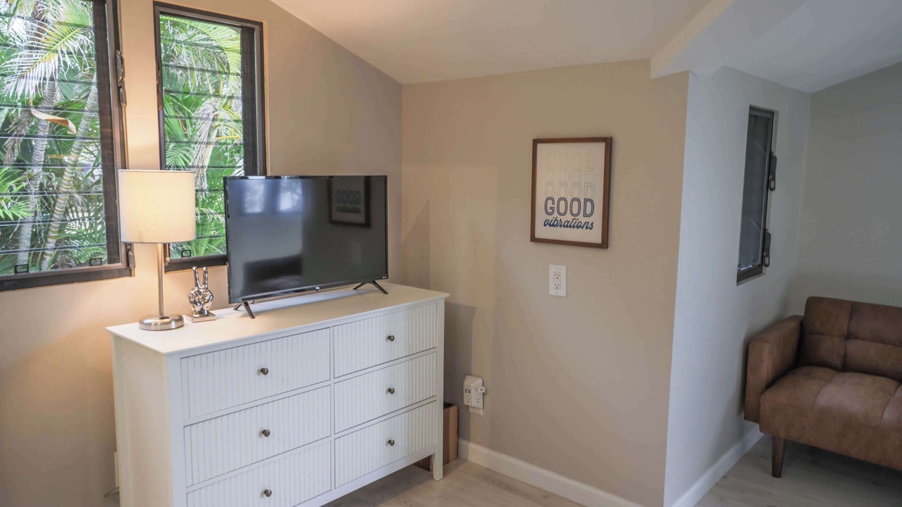 Photo of Livingroom in Historic Lahaina Front Street