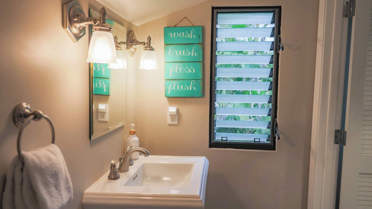 Photo of Bathroom in Historic Lahaina Front Street