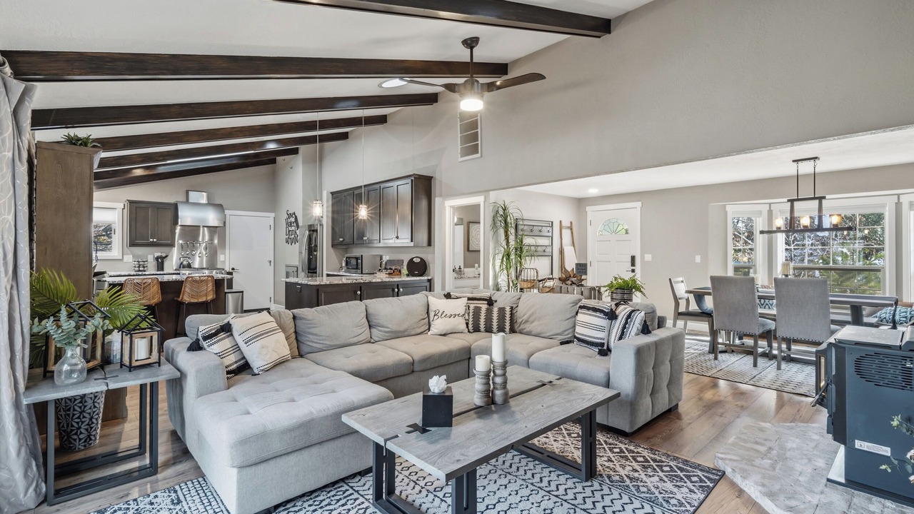 Photo of Livingroom in Jacksonville
