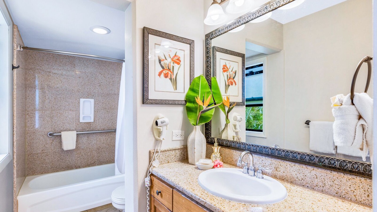 Photo of Bathroom in Kahana