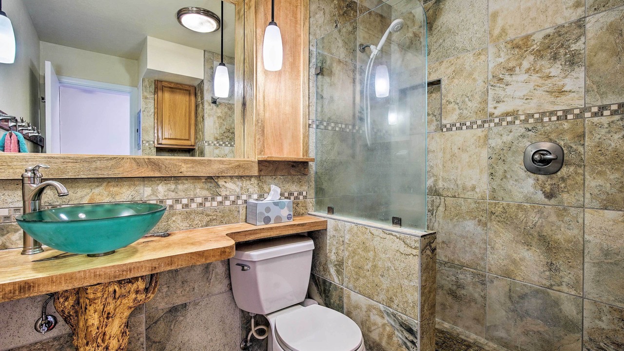Photo of Bathroom in Historic Kailua Village