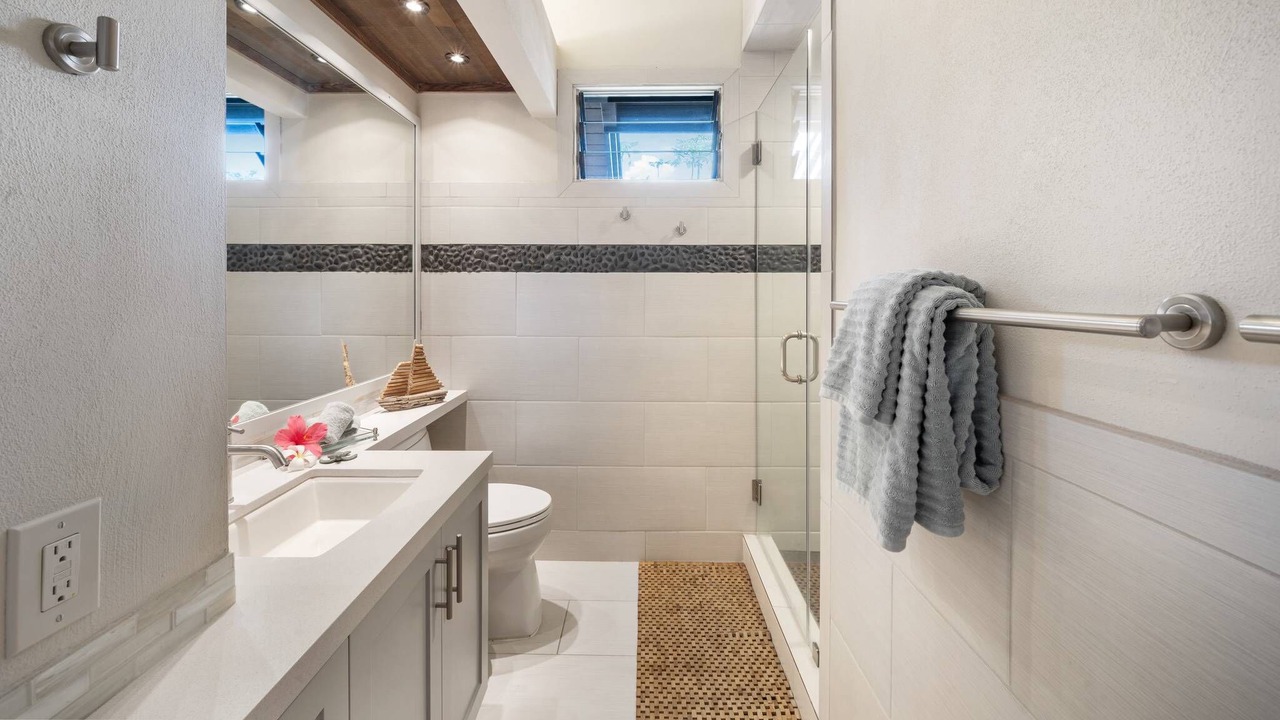 Photo of Bathroom in Kahaluu Bay