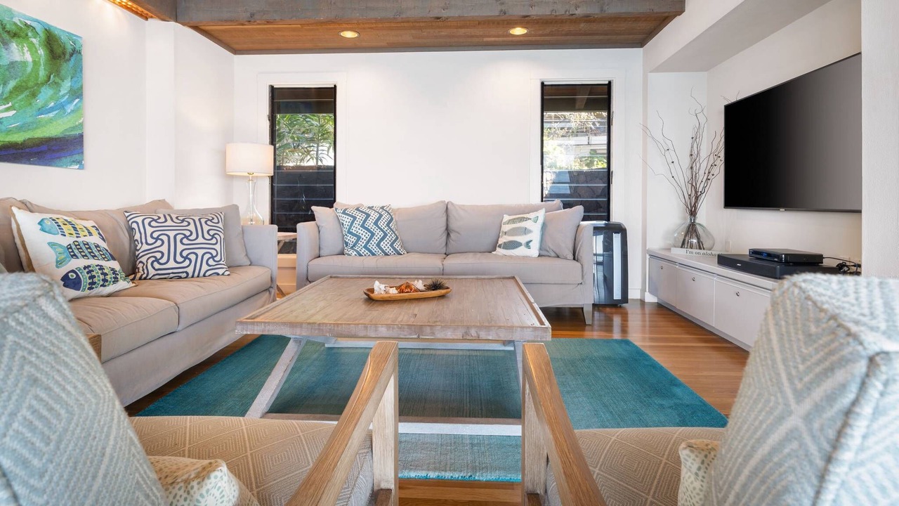Photo of Livingroom in Kahaluu Bay