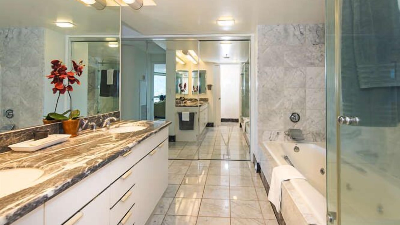 Photo of Bathroom in McCully - Moiliili