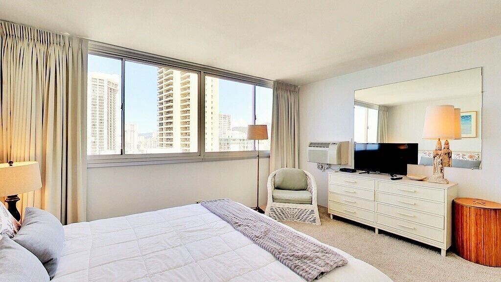 Photo of Bedroom in Waikiki