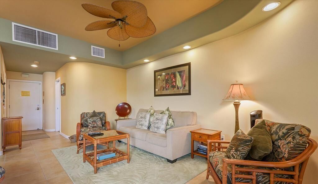 Photo of Livingroom in Kahaluu Bay