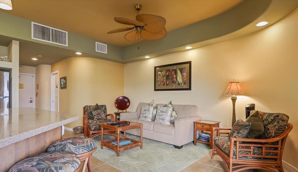 Photo of Livingroom in Kahaluu Bay