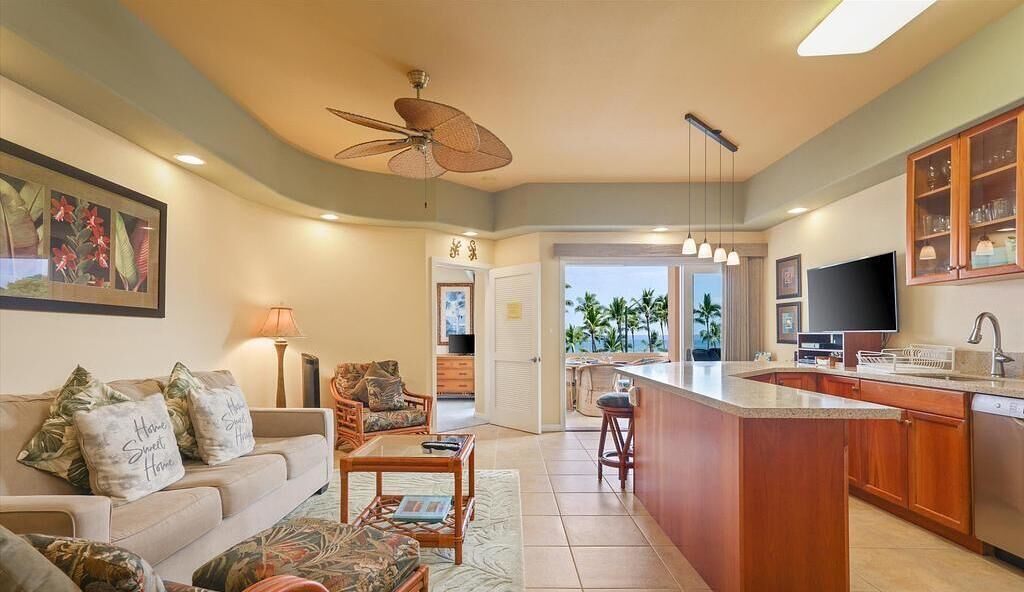 Photo of Livingroom in Kahaluu Bay