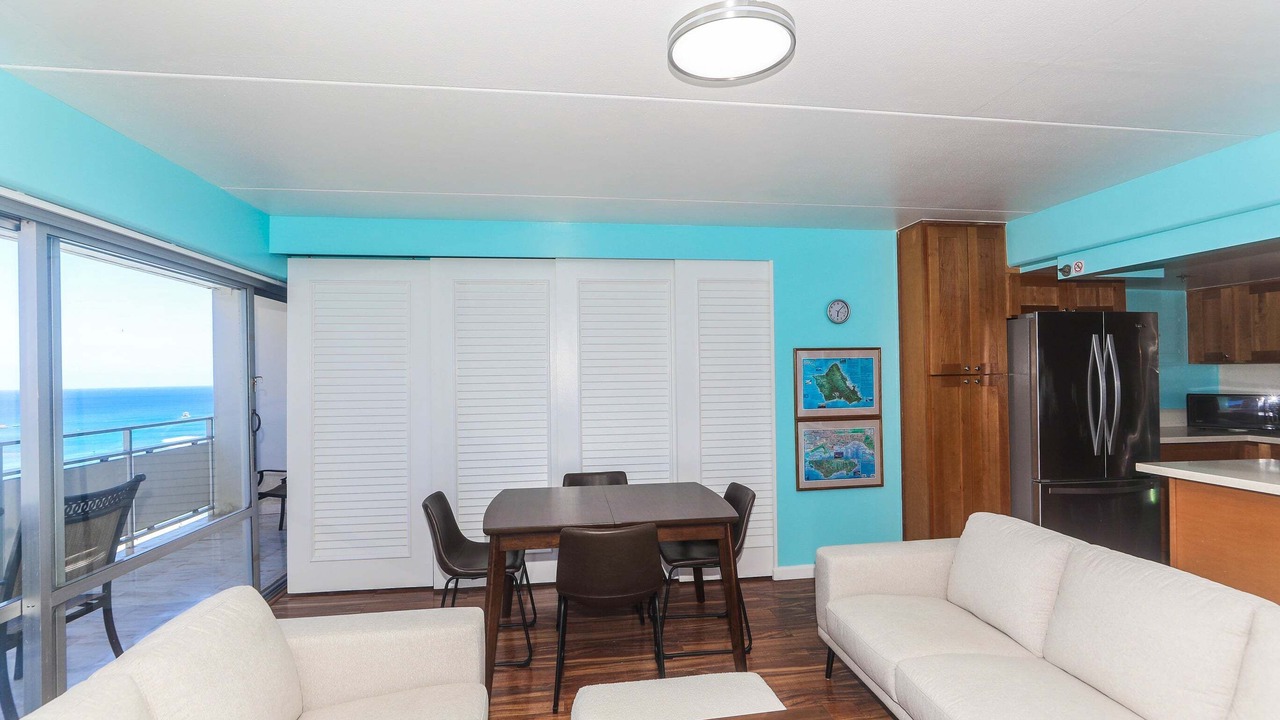 Photo of Livingroom in Waikiki