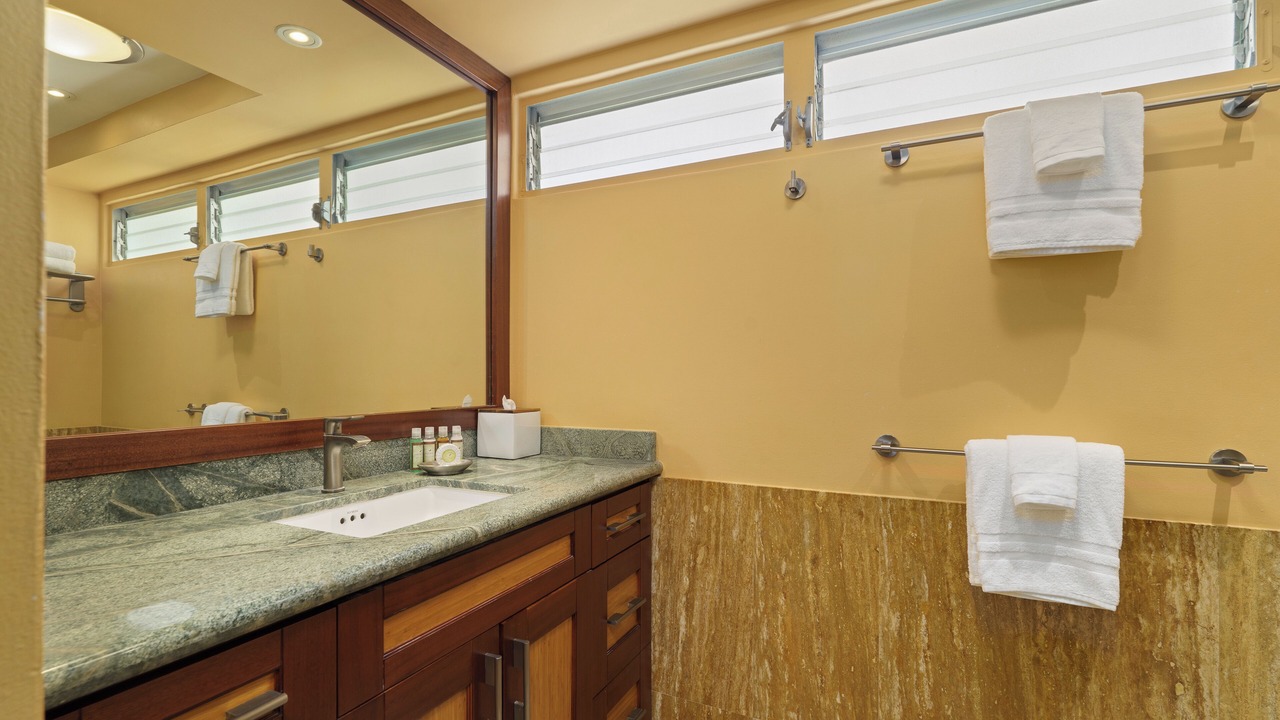 Photo of Bathroom in Waikiki