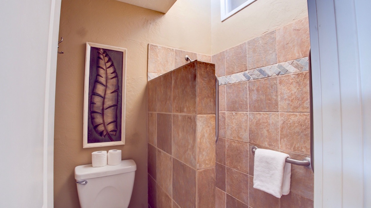 Photo of Bathroom in Kahana