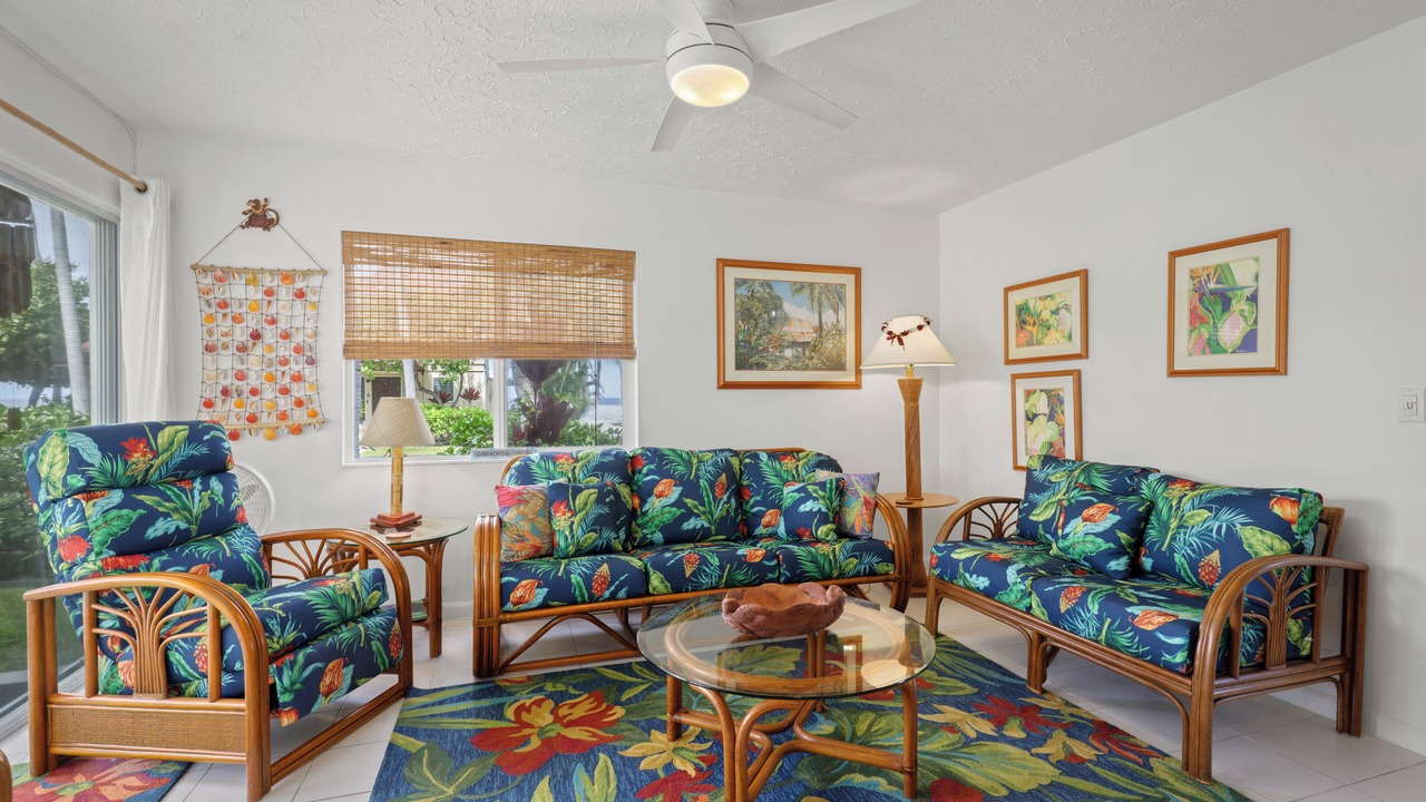 Photo of Livingroom in Kahaluu-Keauhou