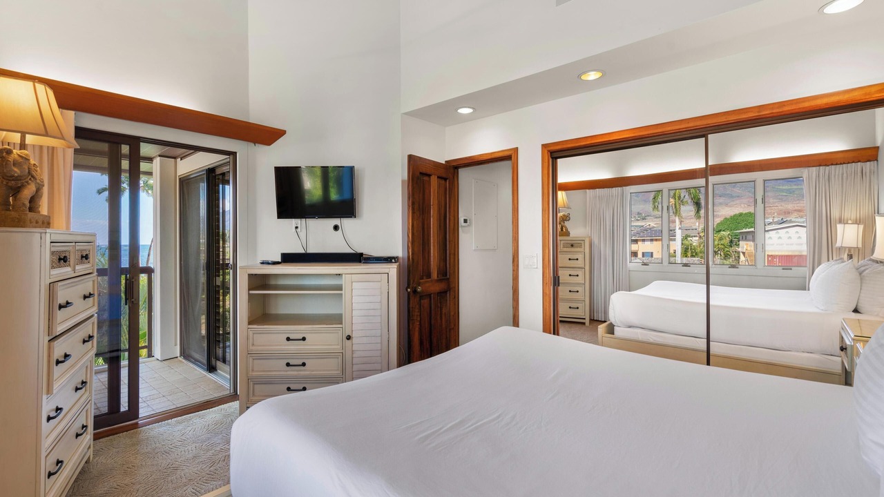 Photo of Bedroom in Historic Lahaina Front Street