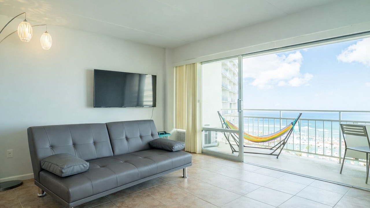 Photo of Livingroom in Waikiki