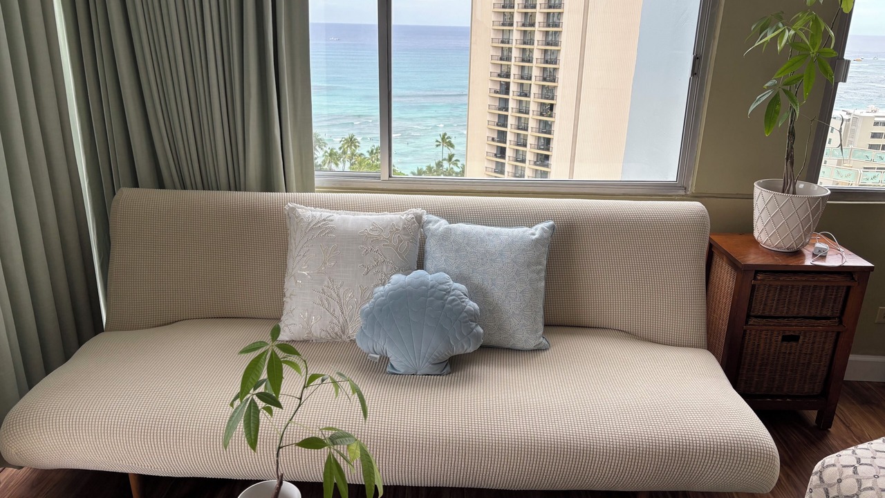 Photo of Livingroom in Waikiki