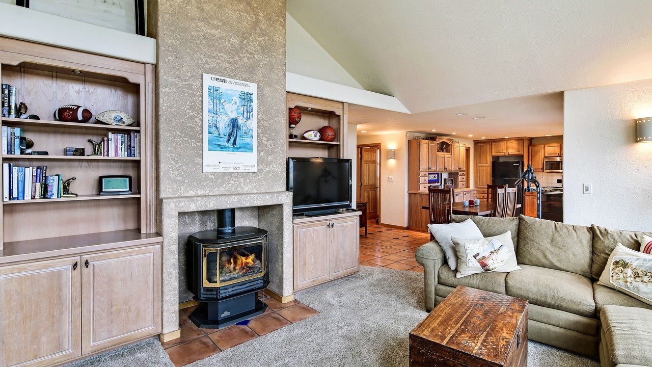 Photo of Livingroom in Desert Aire