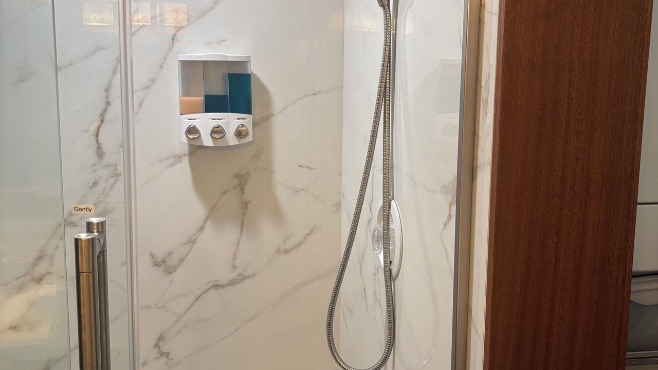 Photo of Bathroom in Kahaluu Bay