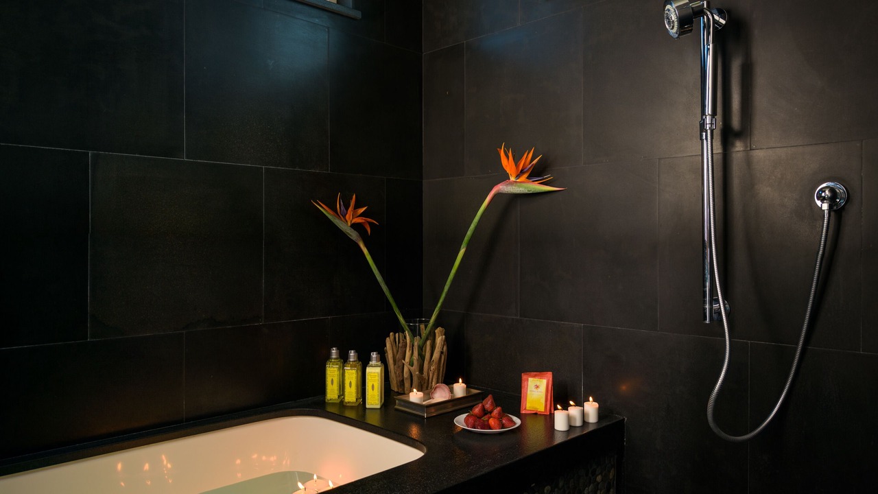 Photo of Bathroom in Diamond Head - Kapahulu - St. Louis