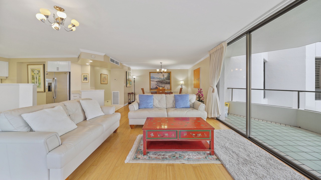 Photo of Livingroom in Waikiki