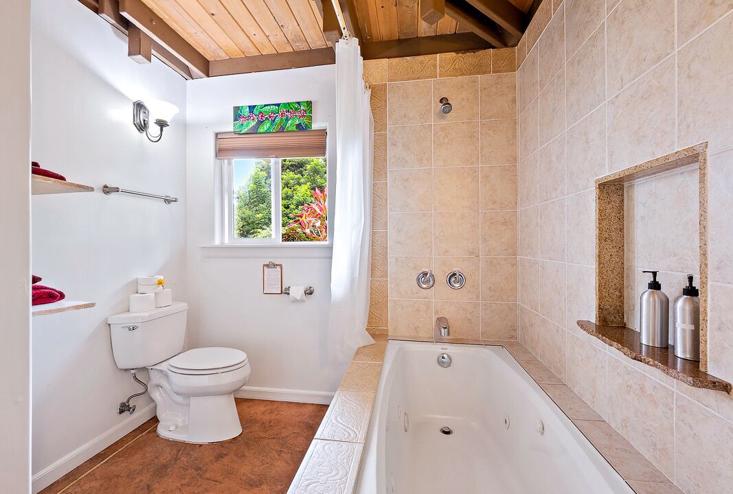Photo of Bathroom in Holualoa