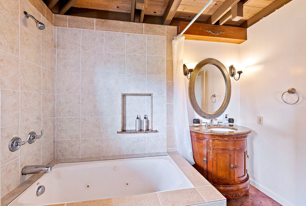 Photo of Bathroom in Holualoa
