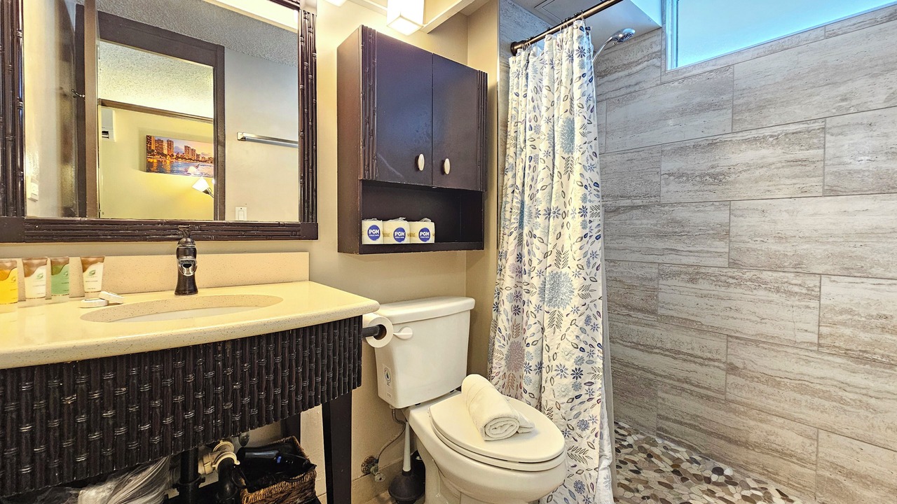 Photo of Bathroom in Waikiki